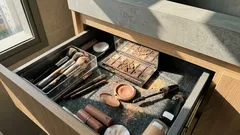 Organizar maquiagem sem gastar muito: 7 ideias simples e um jeito de não se perder na validade