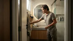 Banheiro pequeno sem bagunça: 8 ajustes simples que liberam espaço de verdade.